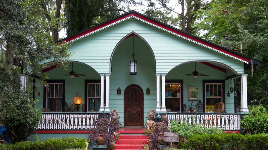 gingerbread house in Savannah